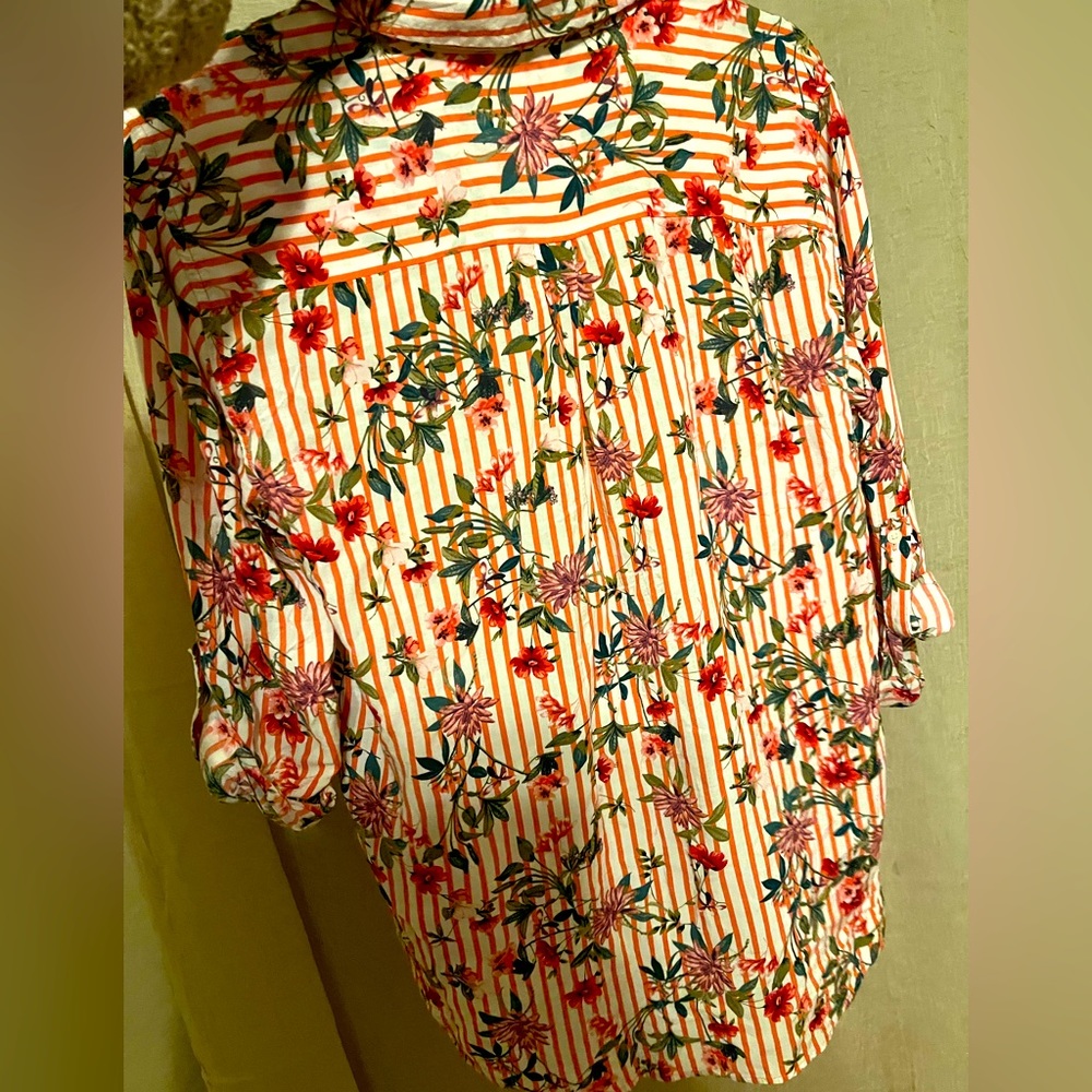 Light weight button down shirt - Picture 2 of 3